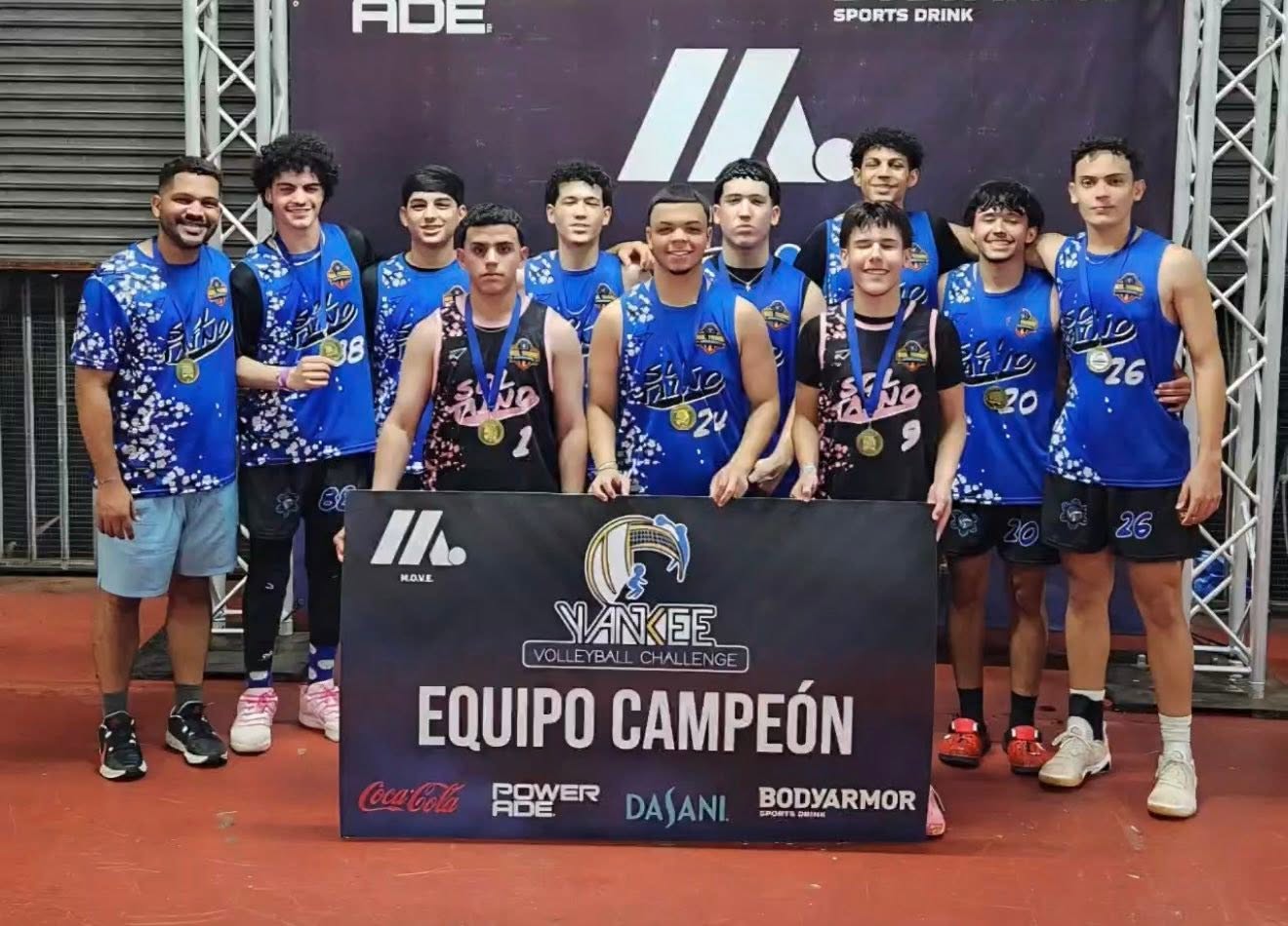 Categoría mayor de Sol Taíno campeona del Yankee Volleyball Challenge